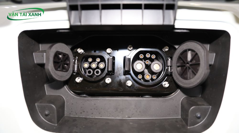 Cổng sạc trên xe điện Karry