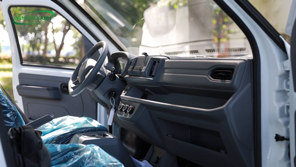 Không gian khoang lái Van E5 tối ưu và thoải mái
