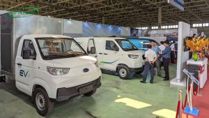 Khách Hàng Đánh Giá Và Lái Thử Xe Tải Điện