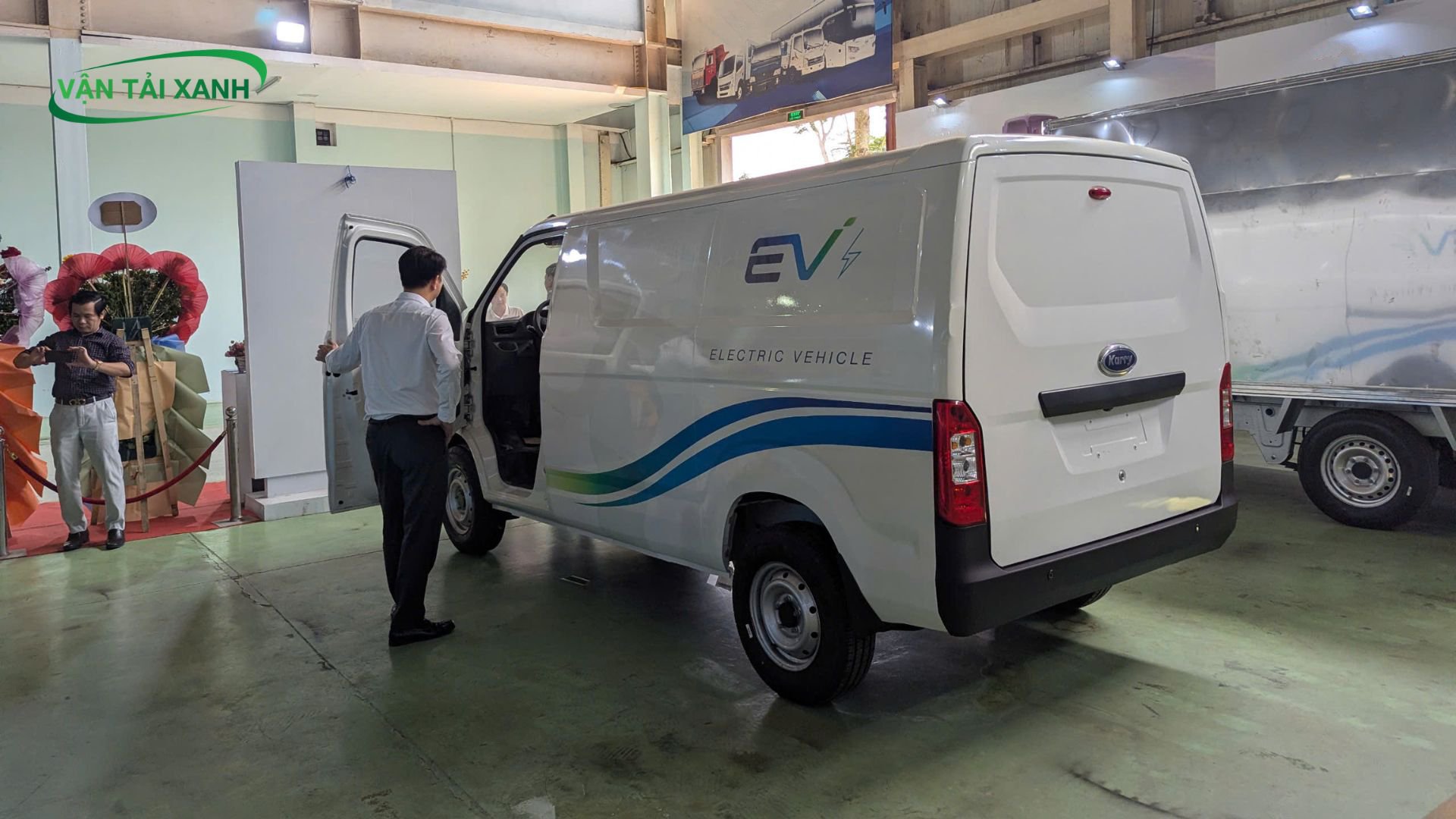 Khách Hàng Trải Nghiệm Đánh Giá Xe Van Điện E5