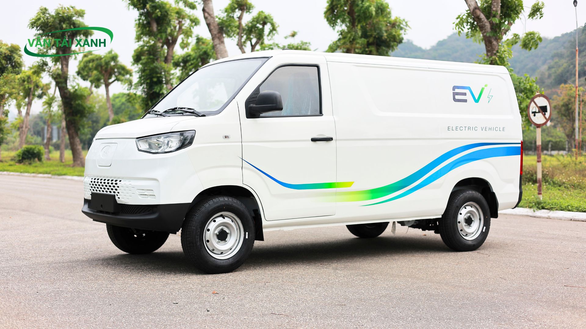 Hình ảnh hoàn thiện xe van điện E5 chuẩn bị ra mắt 2026