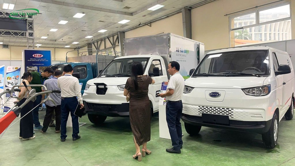 Toàn cảnh gian hàng xe tải điện Karry tại triển lãm AUTOEXPO & VIMEXPO 2026 Hà Nội ngày hôm nay.