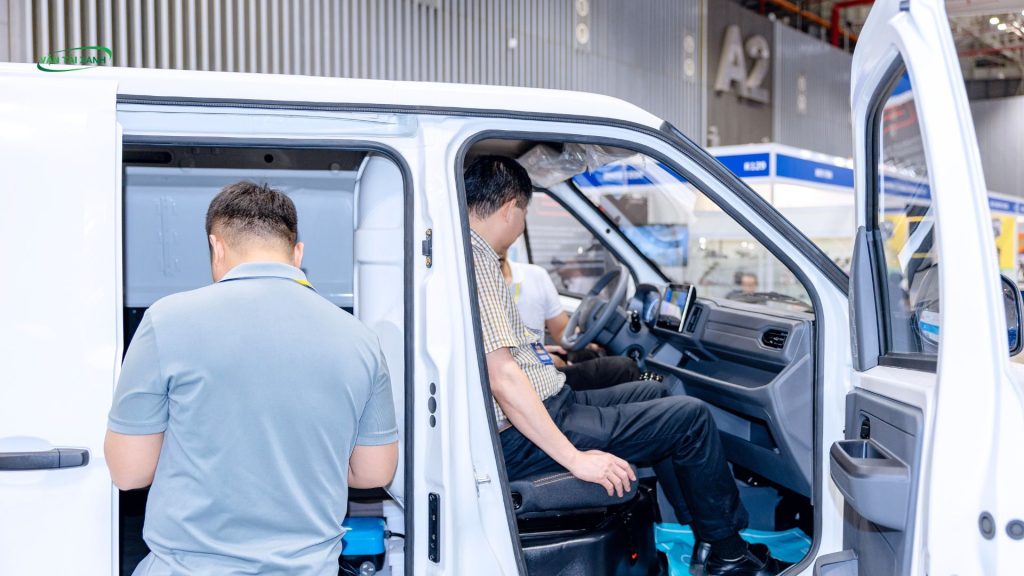 Xe tải van điện Karry E5 - tải trọng 945kg