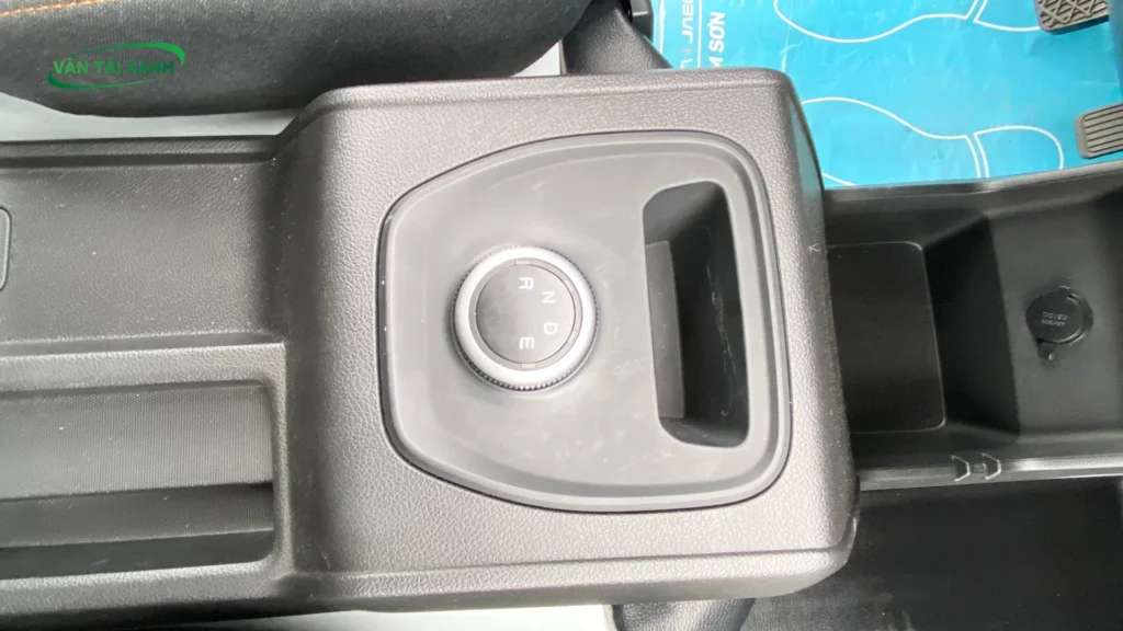Cần số núm xoay thông minh trên xe tải điện X5