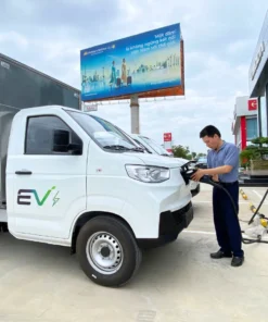 Bàn giao xe tải điện Karry thùng kín 1.495kg cho khách hàng