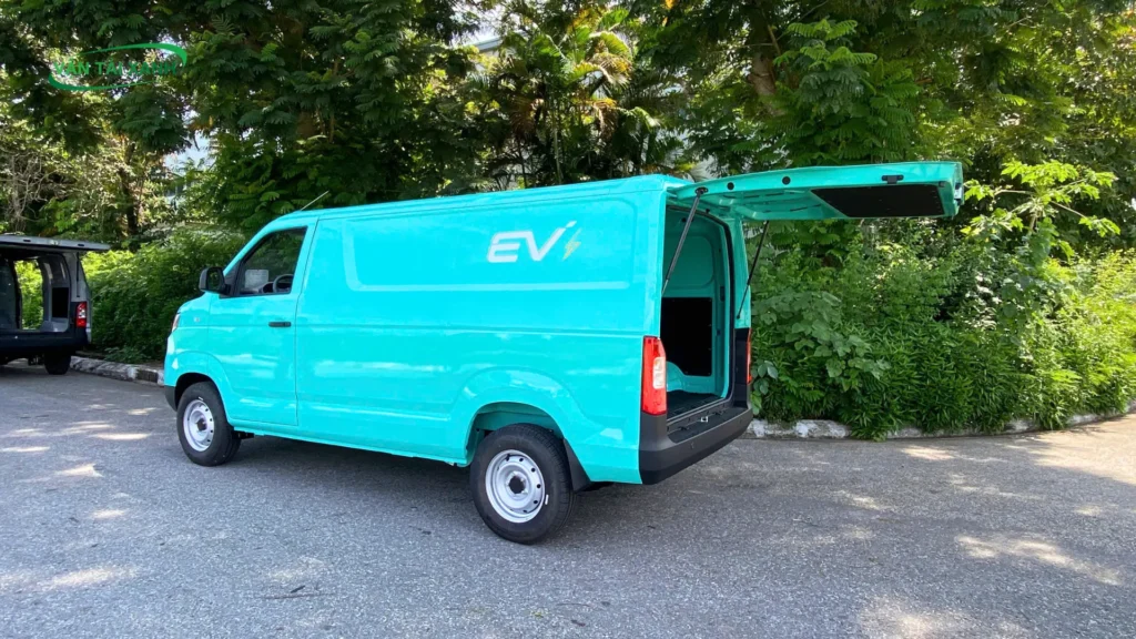 Tổng quan xe tải van điện Karry E5 với màu sắc thời trang - Xetaidien.vn