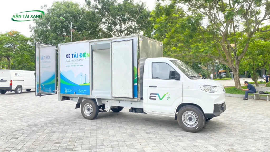 Chi tiết lòng thùng kín xe tải điện Karry 1.495kg