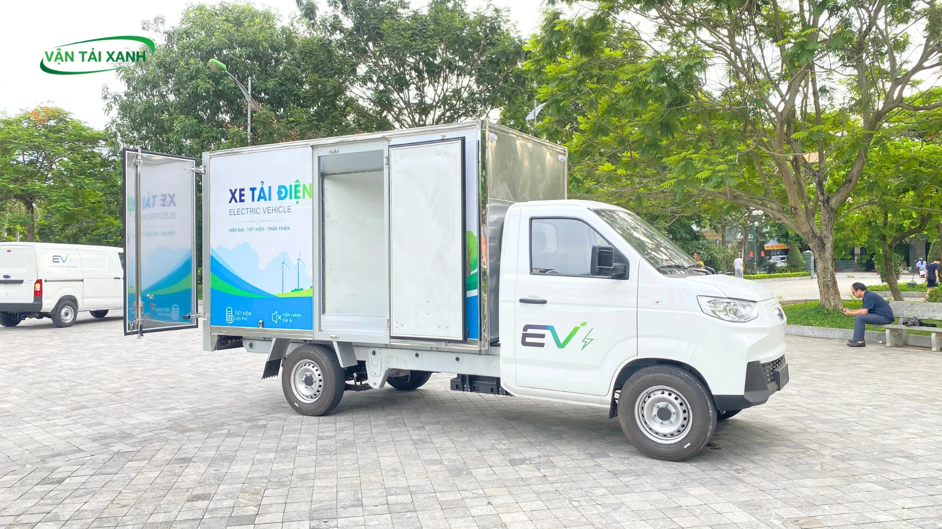 Chi tiết lòng thùng kín xe tải điện Karry 1.495kg