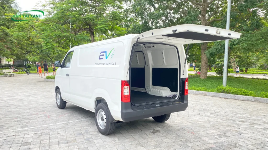 Thùng hàng chắc chắn, dung tích lớn trên xe tải van điện E5